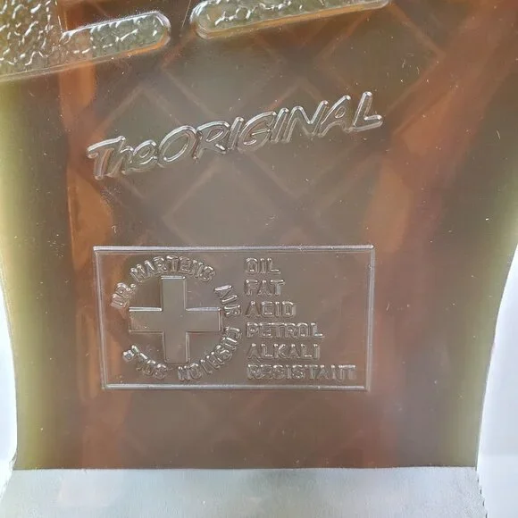 Dr. Doc Martens Lamper White Patent Leather Shoes 26754 Low Top Women's 11 NWOT - Picture 8 of 12